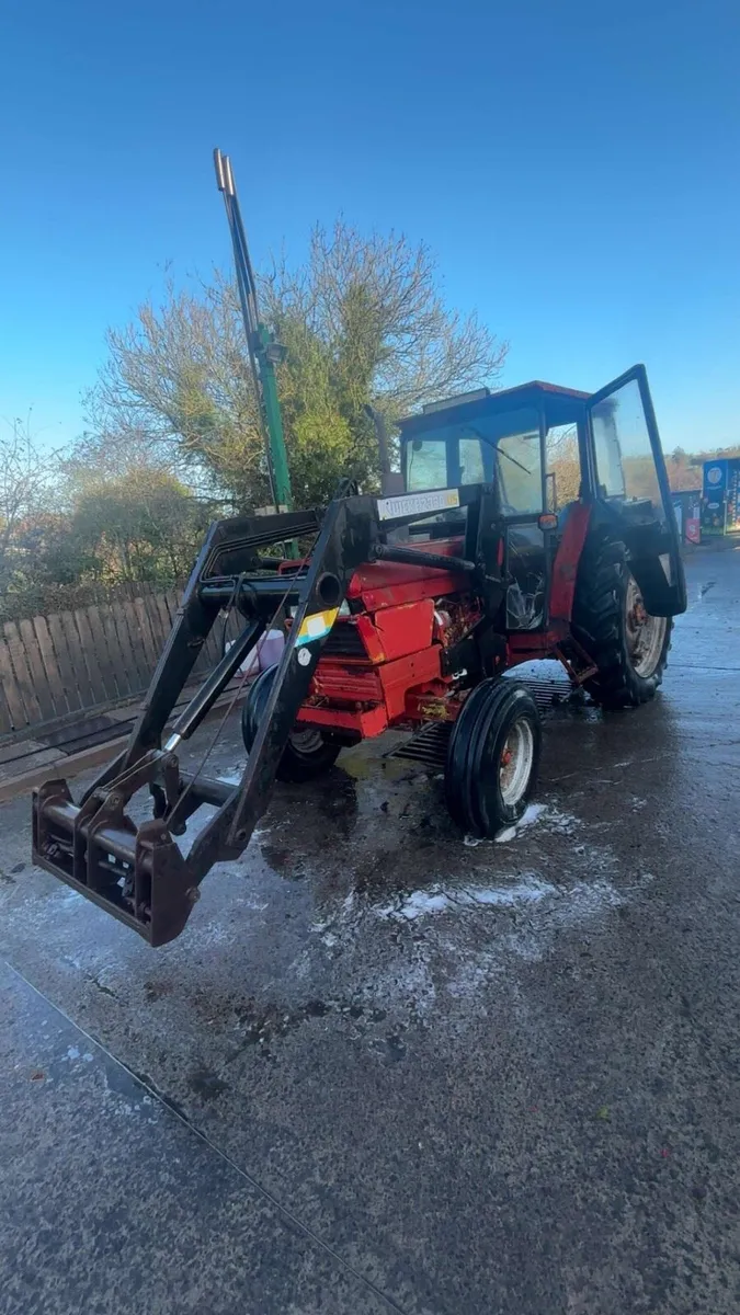 Case 885 with loader - Image 1