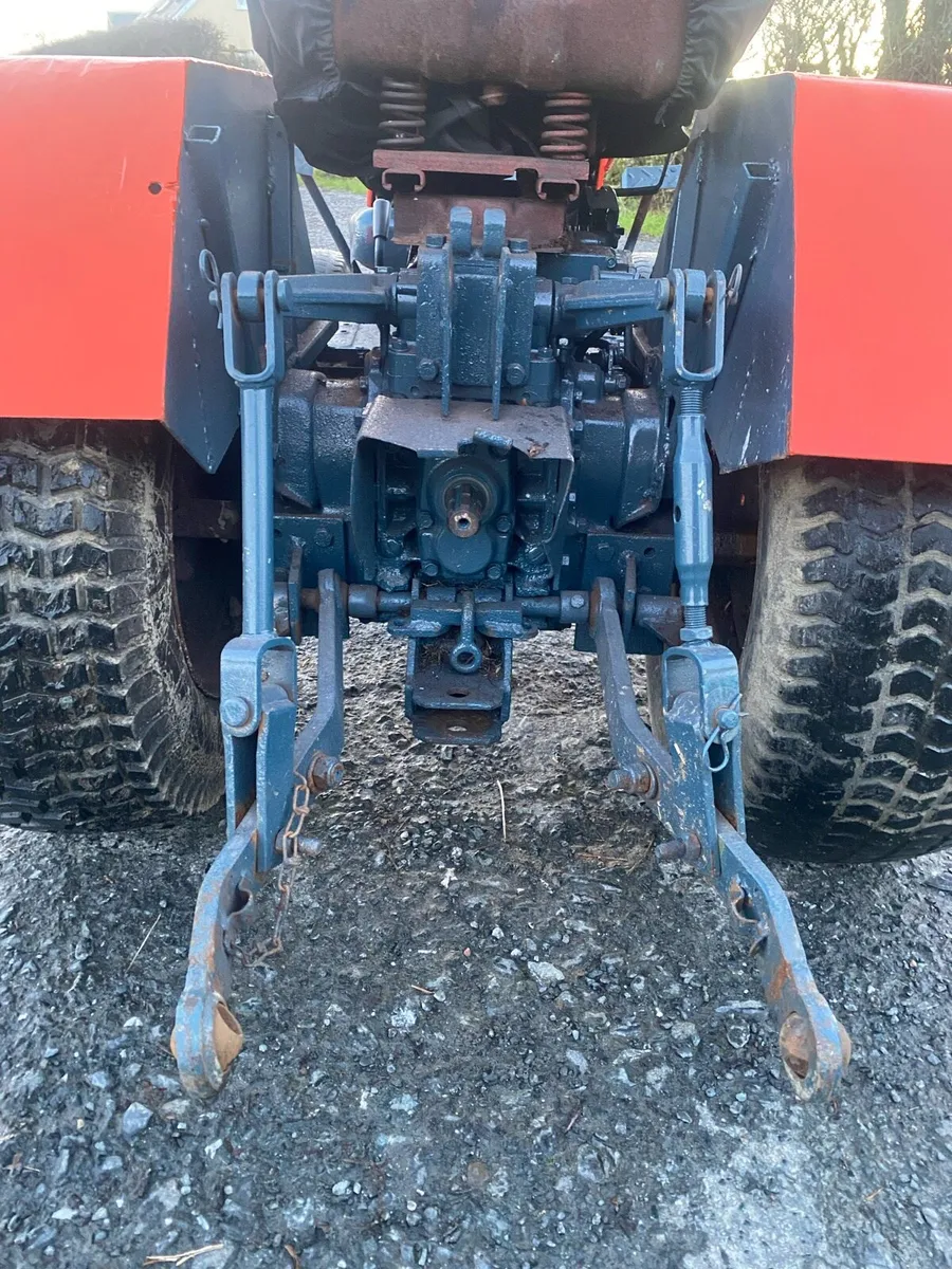 Kubota 6200 compact tractor - Image 2