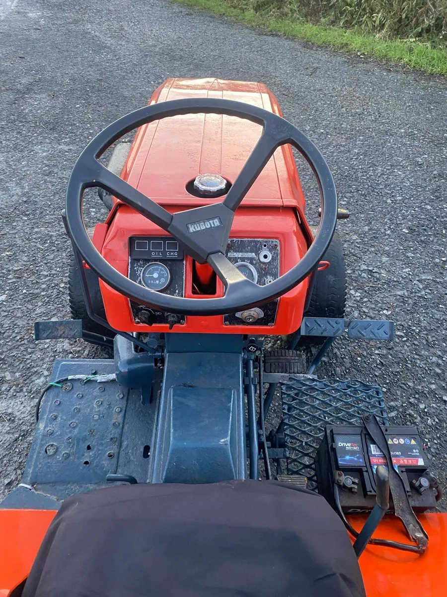 Kubota 6200 compact tractor - Image 3