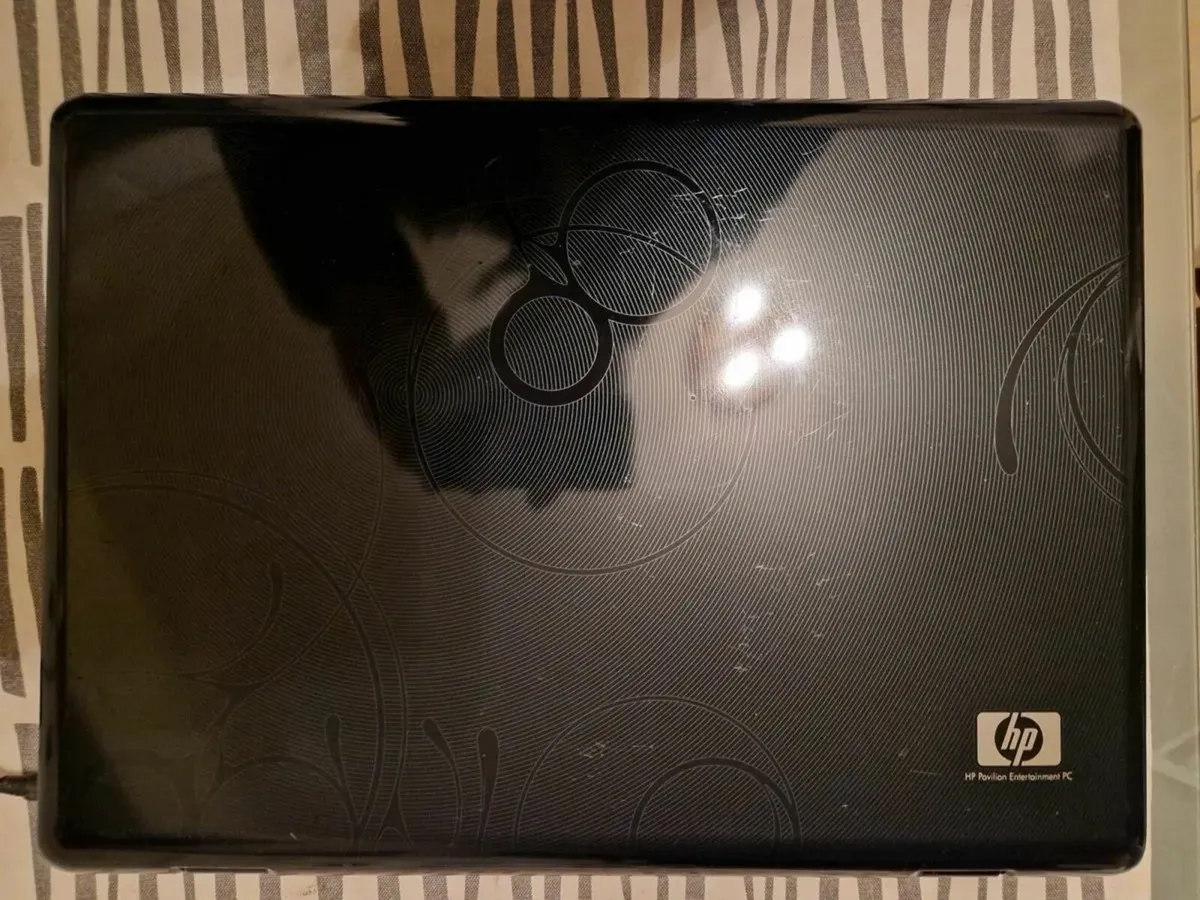 HP Pavilion DV9000 Laptop, Windows 7 Ultimate - Image 2