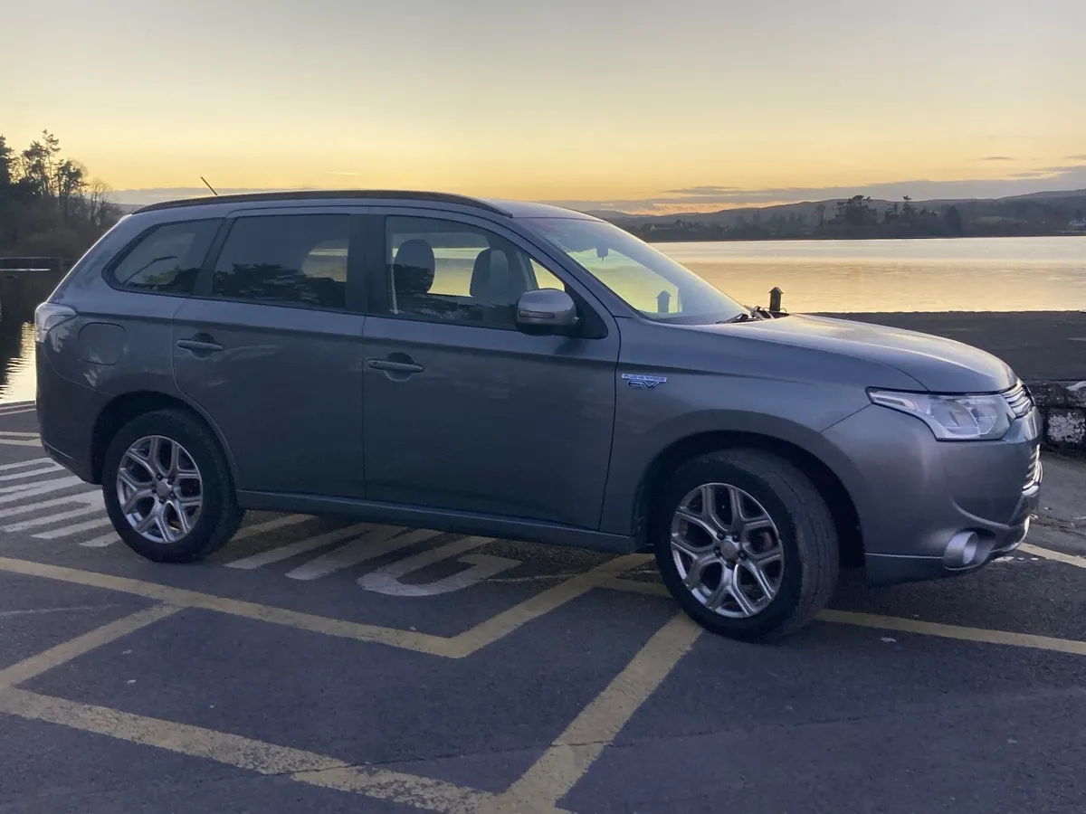 Mitsubishi Outlander 2015 - Image 2