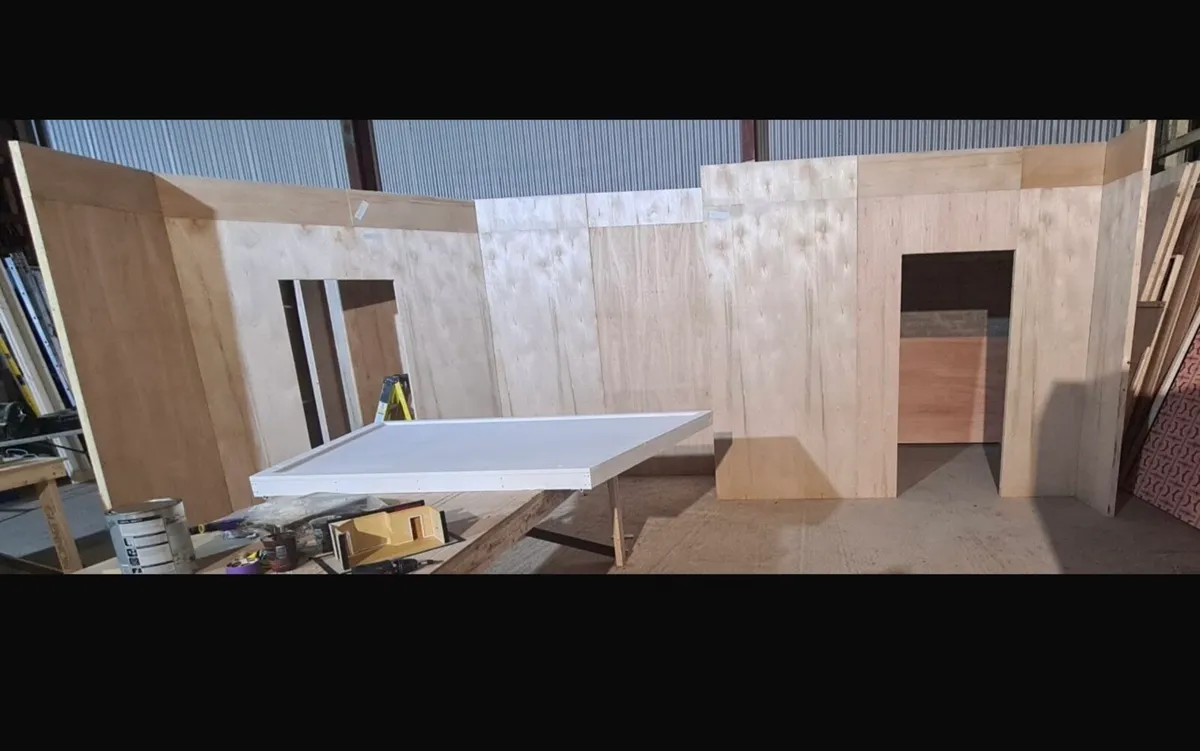 Theatre set - Image 2