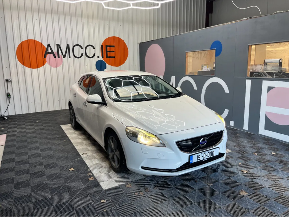 Volvo V40 2015 VOLVO V40 1.6L PETROL / 70K KMS / A - Image 1