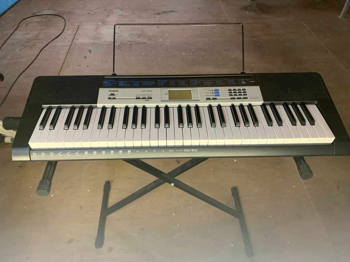 LOT 7 Casio Piano Keyboard & Headphones CTK- 1550 - Image 3