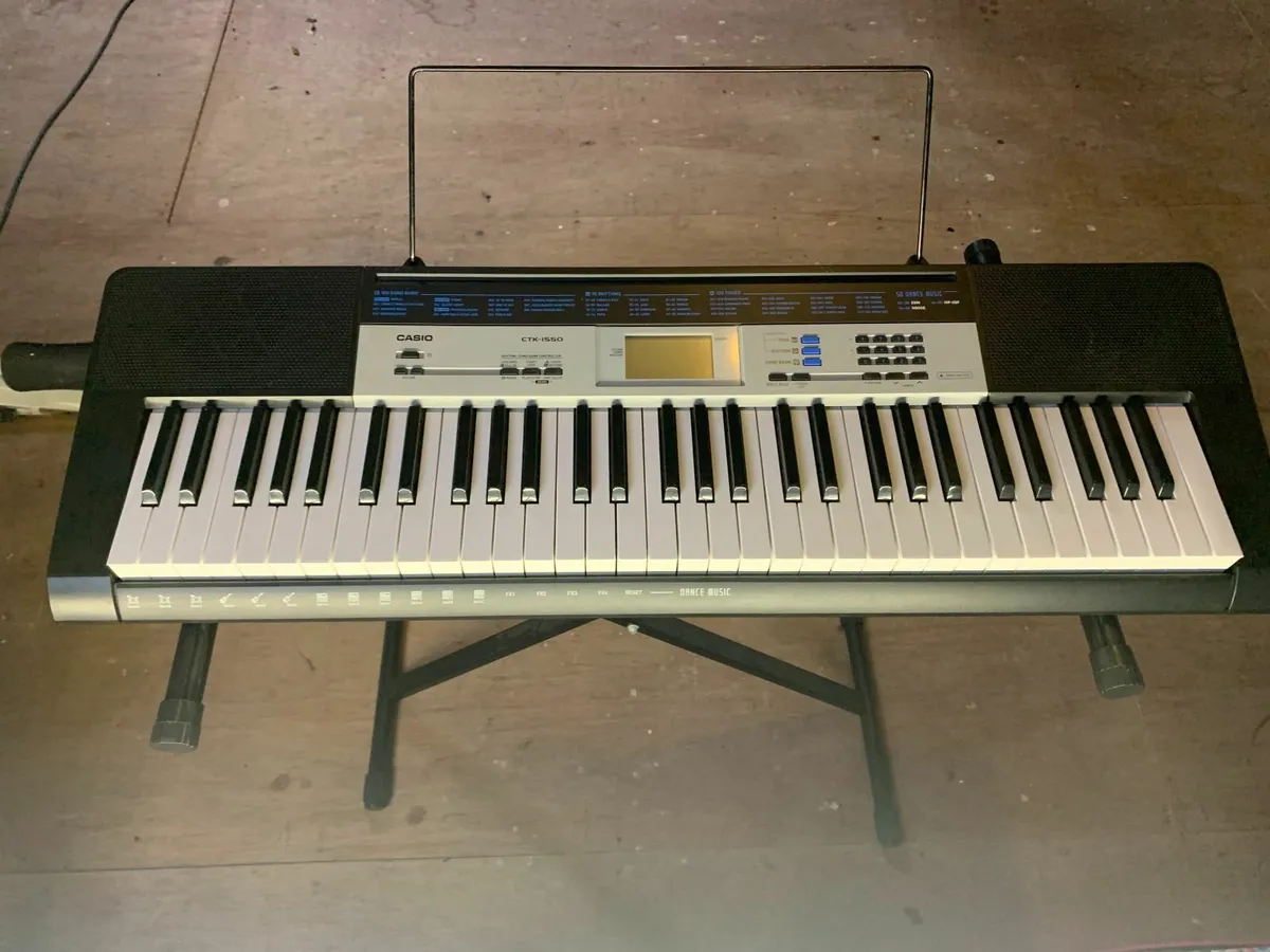 LOT 7 Casio Piano Keyboard & Headphones CTK- 1550 - Image 1