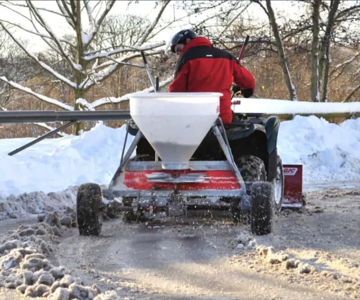 Logic quad spreader Salt/Fertiliser 

Galvanised - Image 1