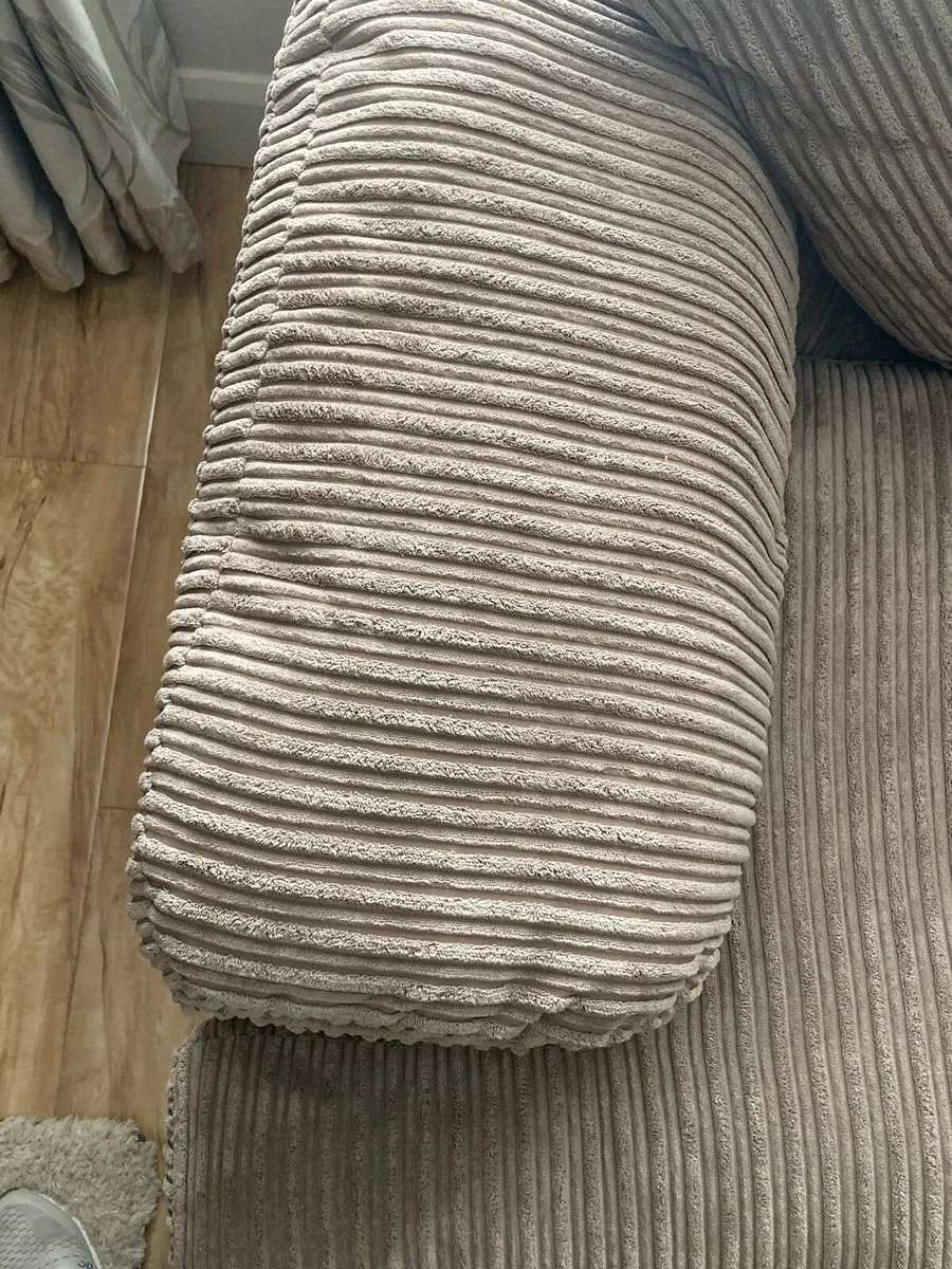 CORNER SOFA AS NEW - Image 4