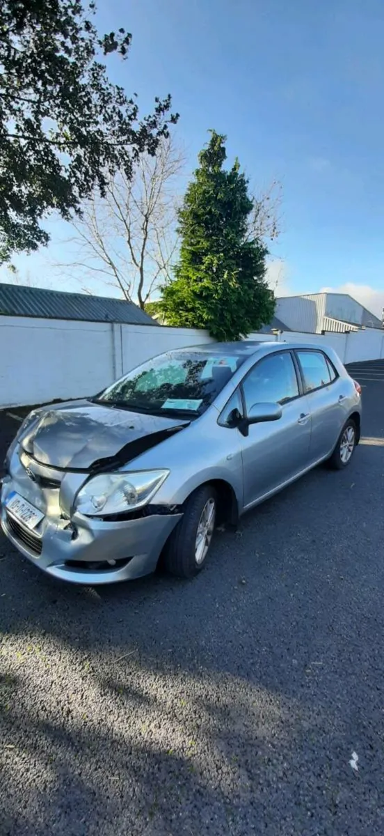 2010 Toyota  auris  Light damage - Image 1