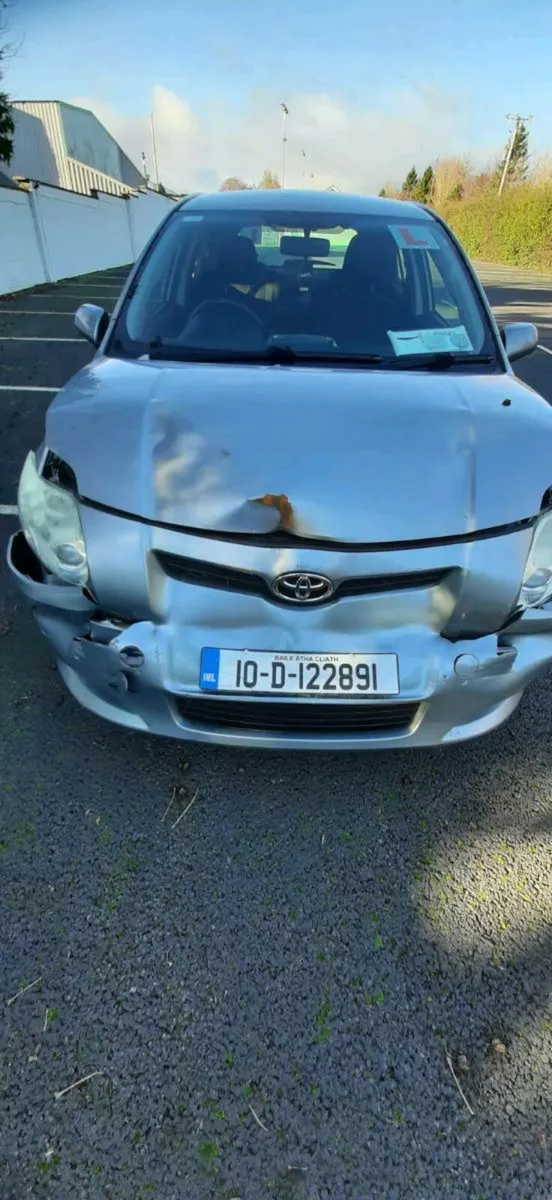 2010 Toyota  auris  Light damage - Image 2