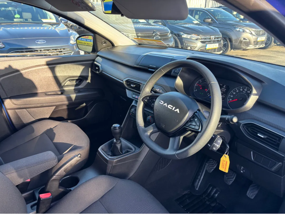Dacia Sandero ESSENTIAL TCE 90 5SPEED N NBI 5DR - Image 4