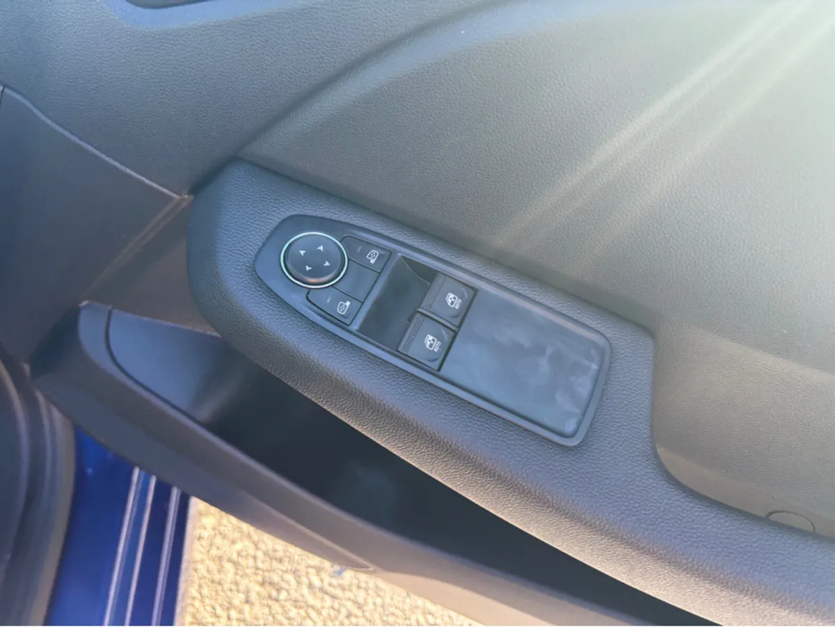 Renault Clio EQUILIBRE TCE 90 MY22.5 5 5DR - Image 4