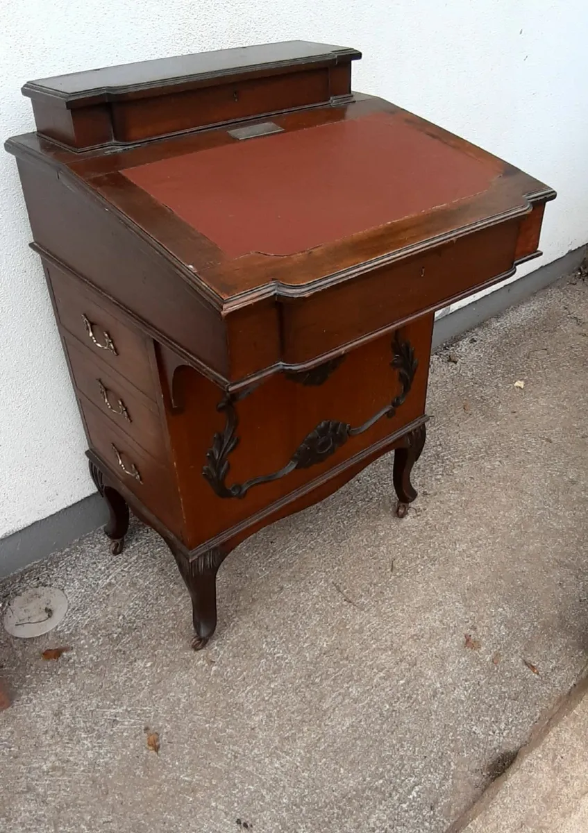 Vintage davenport - Image 1