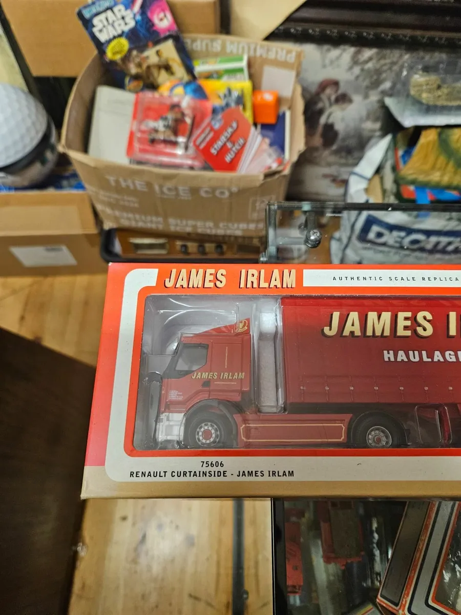 Corgi Renault Tractor Unit and Trailer - Image 1