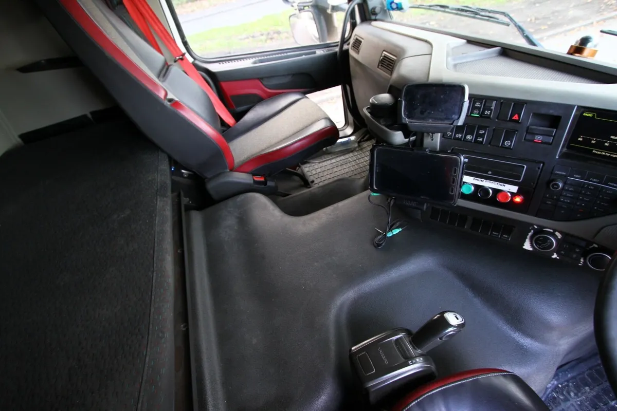 VOLVO FM MIXER ( 2017 ) - Image 4
