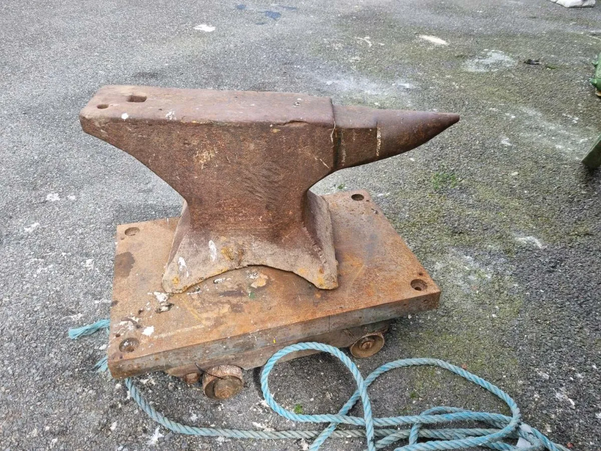 Very old Anvil - Image 1