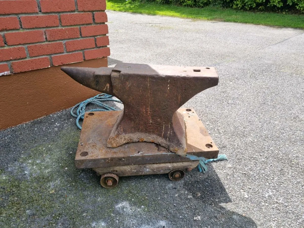 Very old Anvil - Image 3