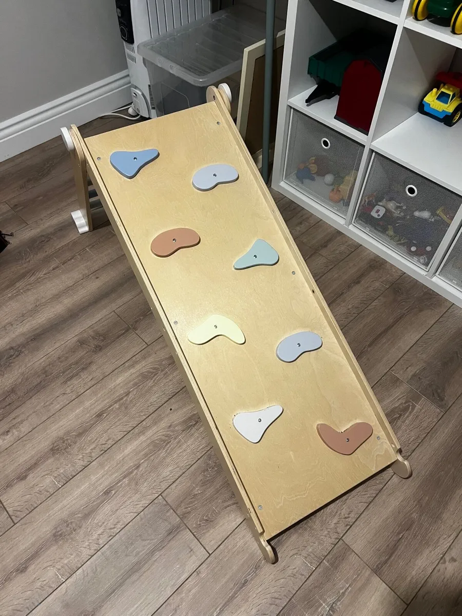 Climbing arch/see-saw and wall/slide - Image 1