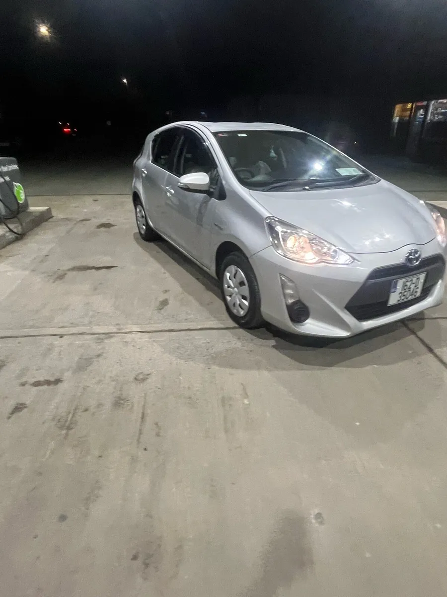2016 Toyota Aqua - Image 2