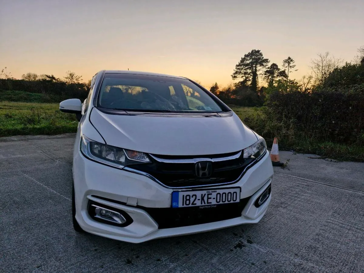 2018 Honda Fit Hybrid (Non recorded light damage) - Image 4