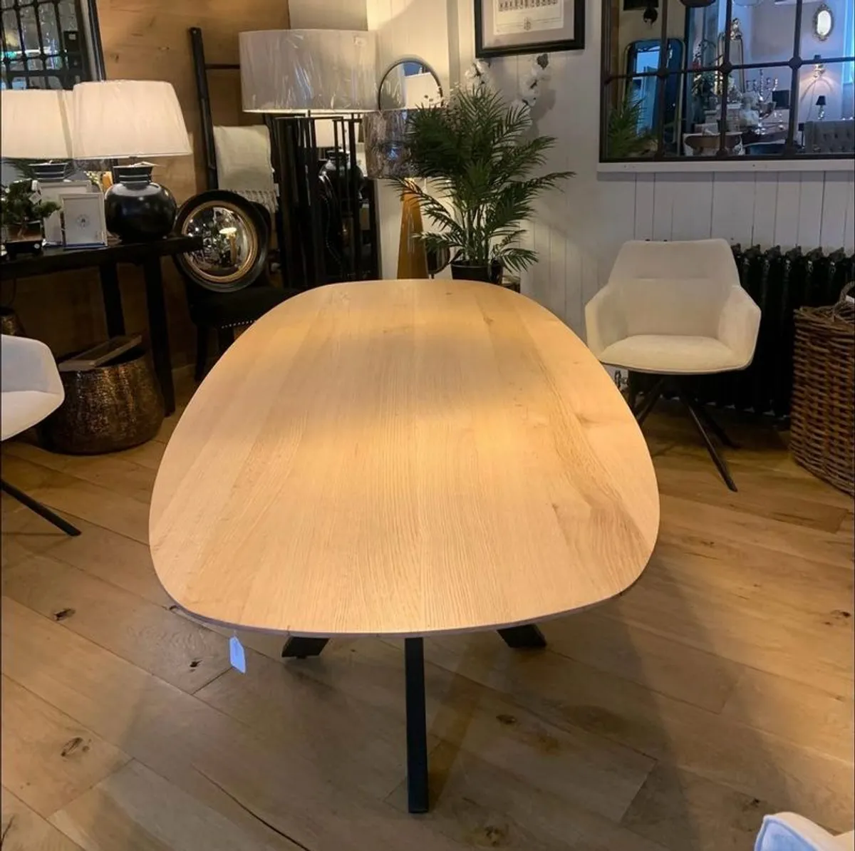 FOR SALE: Lifestyle Home Collection. Kinsley Dining Table + 8 Johnson Rotating Dining Chairs (Like New) - Image 4