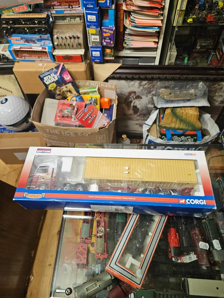 Corgi MAN Tractor unit and Trailer - Image 4