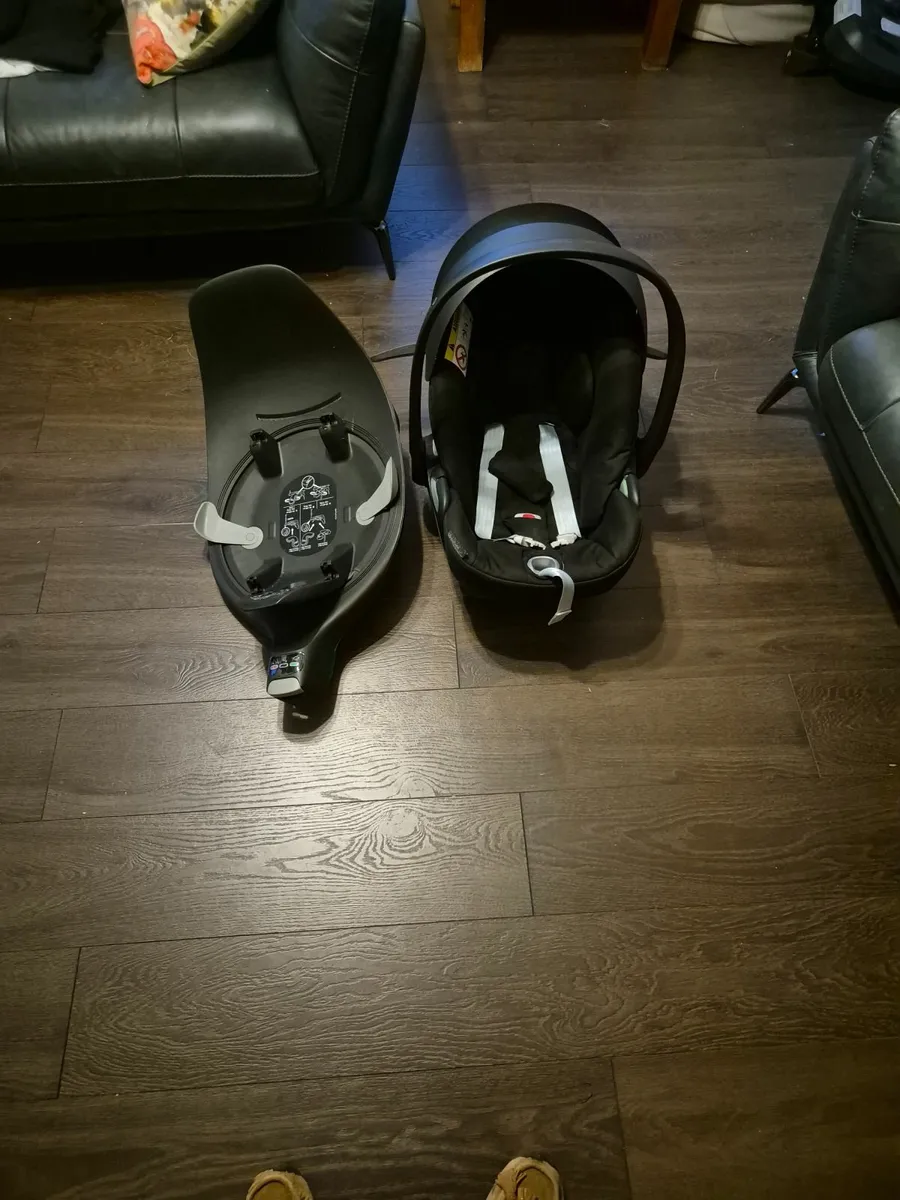 Cybex car seat with twist isofix - Image 2