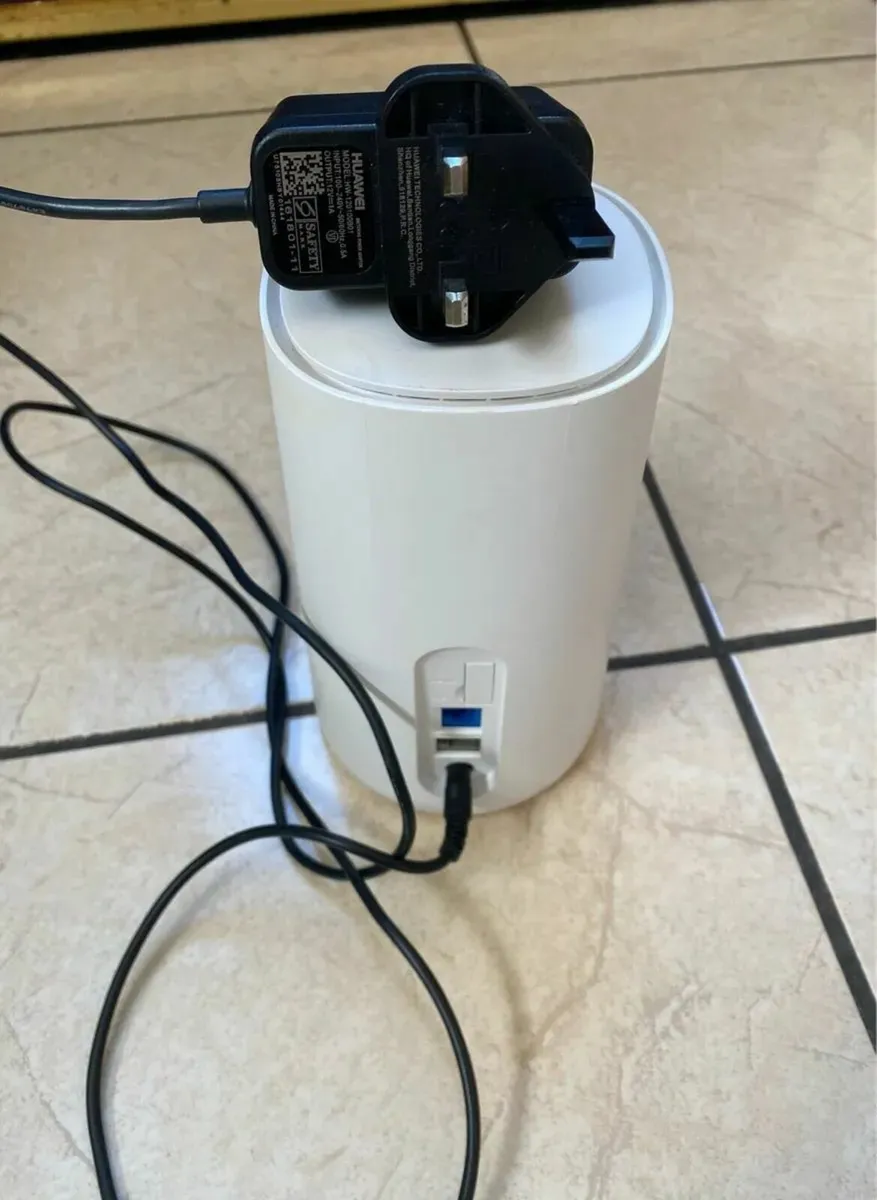 Huawei B528s-23a Wifi 4G Router - Image 4