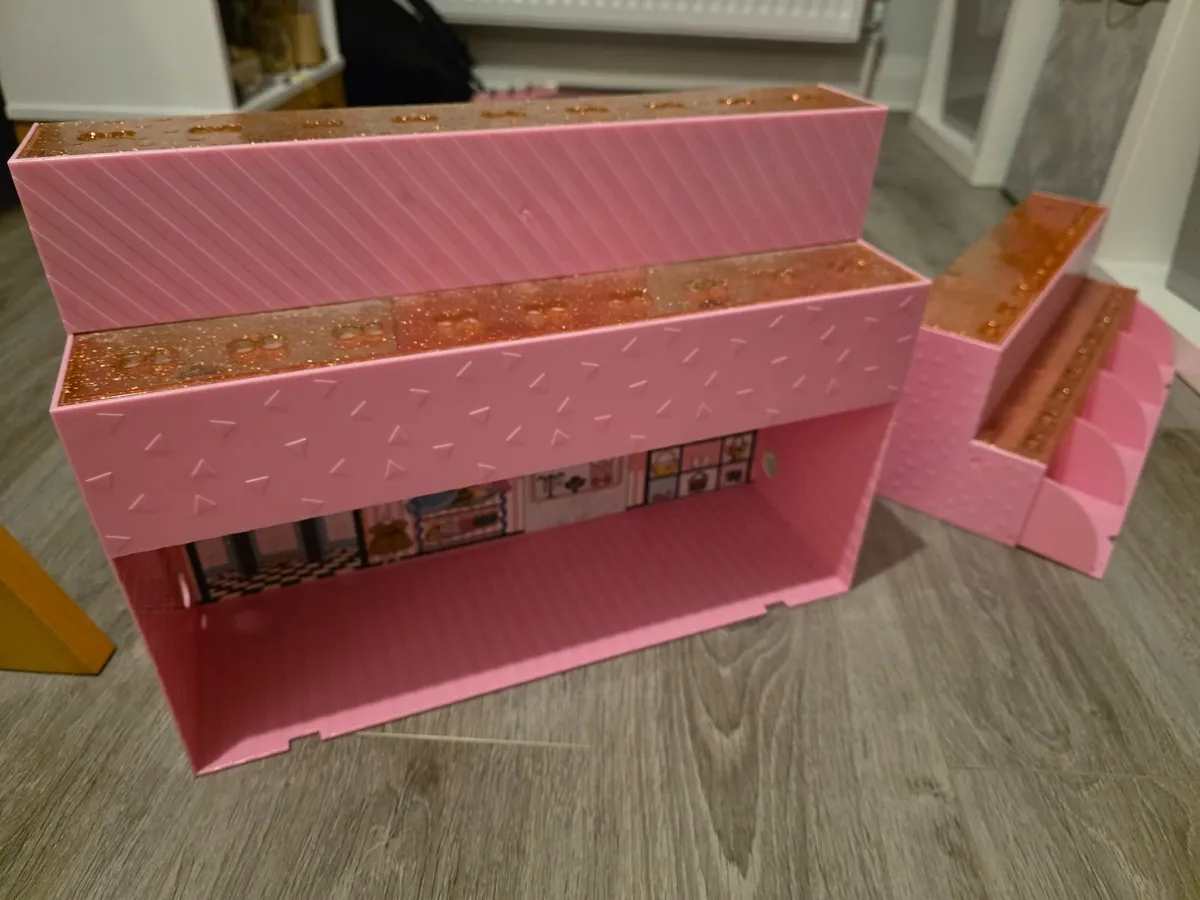 **Christmas Gift** LOL Dolls and Pop Up Store - Image 2