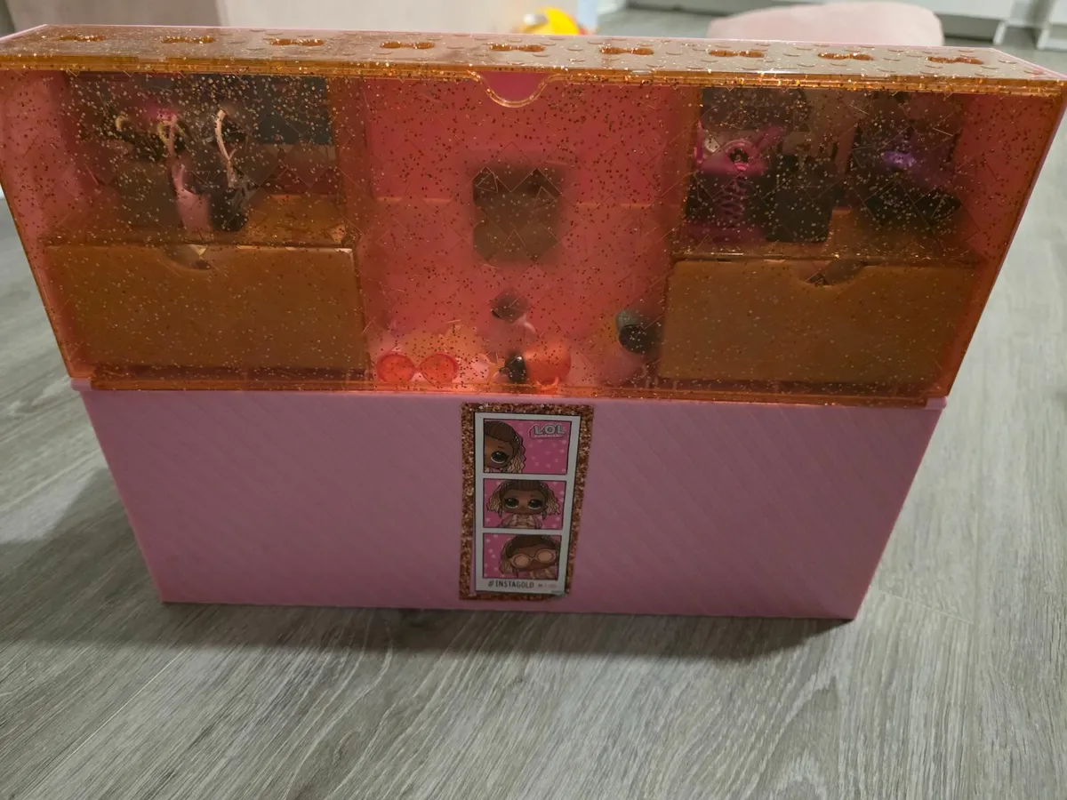 **Christmas Gift** LOL Dolls and Pop Up Store - Image 4