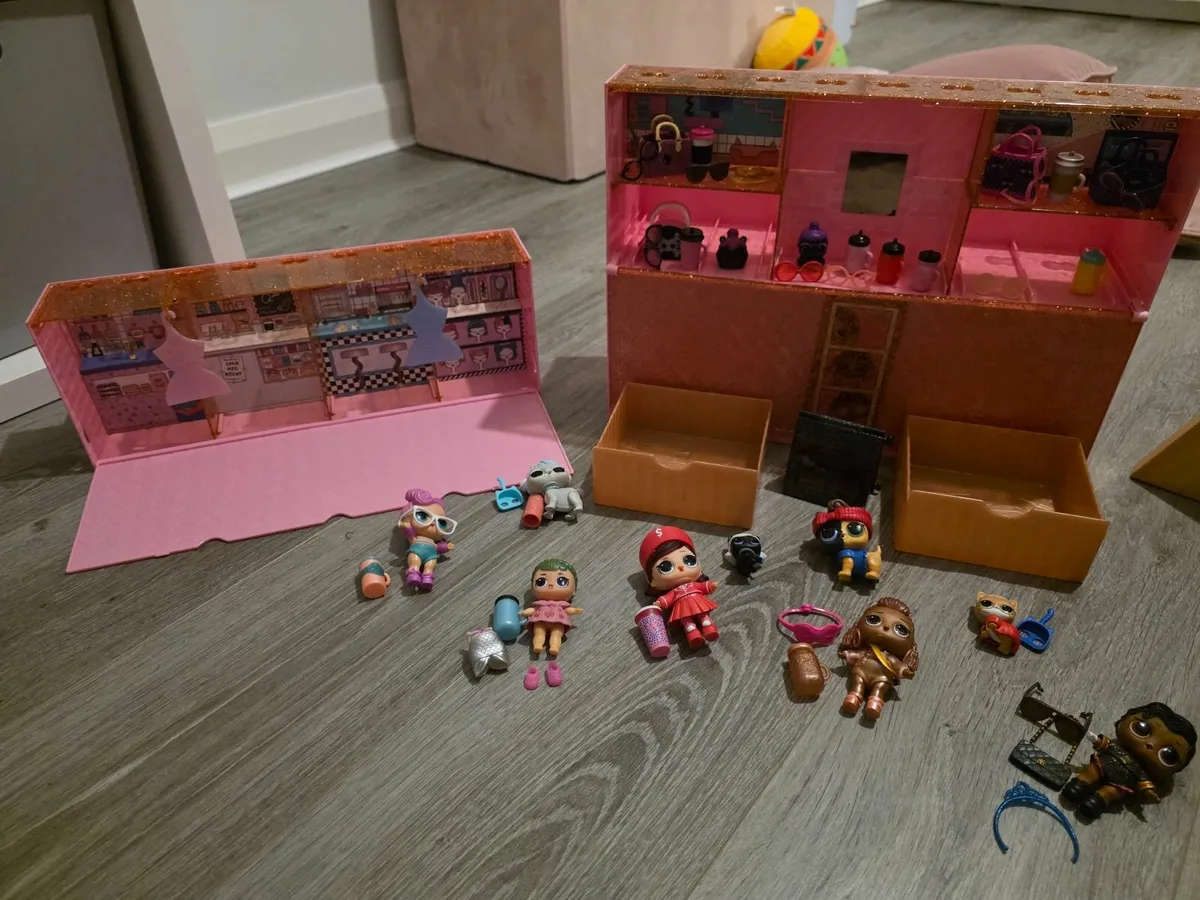 **Christmas Gift** LOL Dolls and Pop Up Store - Image 1