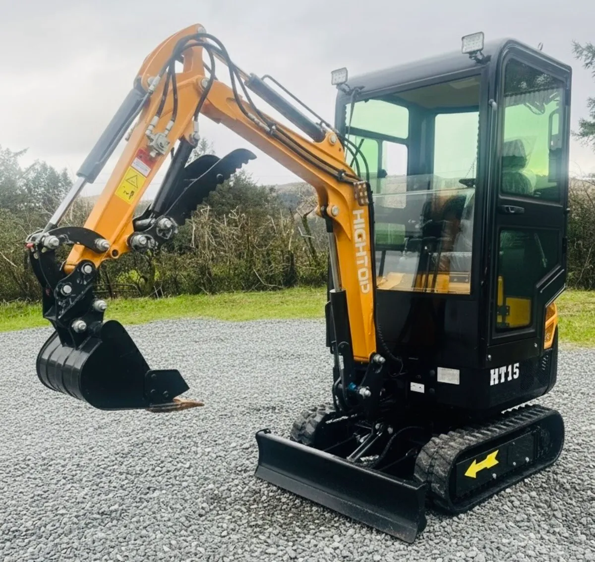 Hightop HT15 1.5 ton Mini Digger - Kubota Engine - Image 1