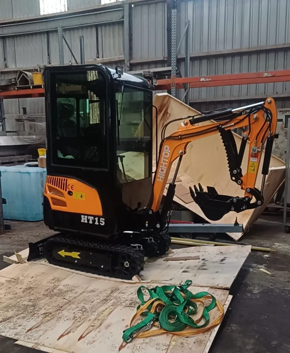 Hightop HT15 1.5 ton Mini Digger - Kubota Engine - Image 2