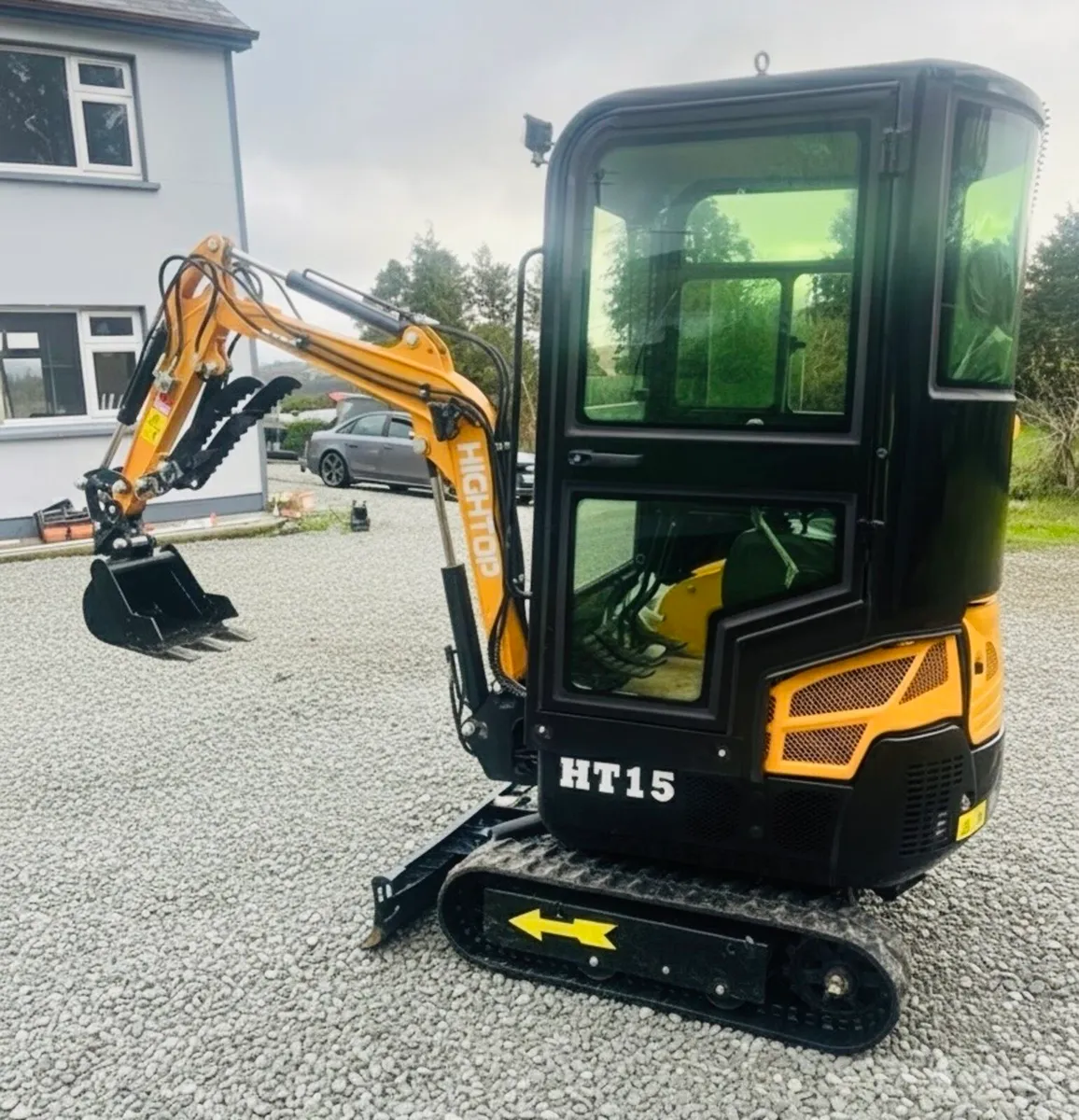 Hightop HT15 1.5 ton Mini Digger - Kubota Engine - Image 4