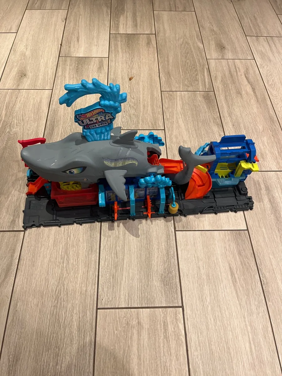 Hot wheels let’s race shark playset - Image 1