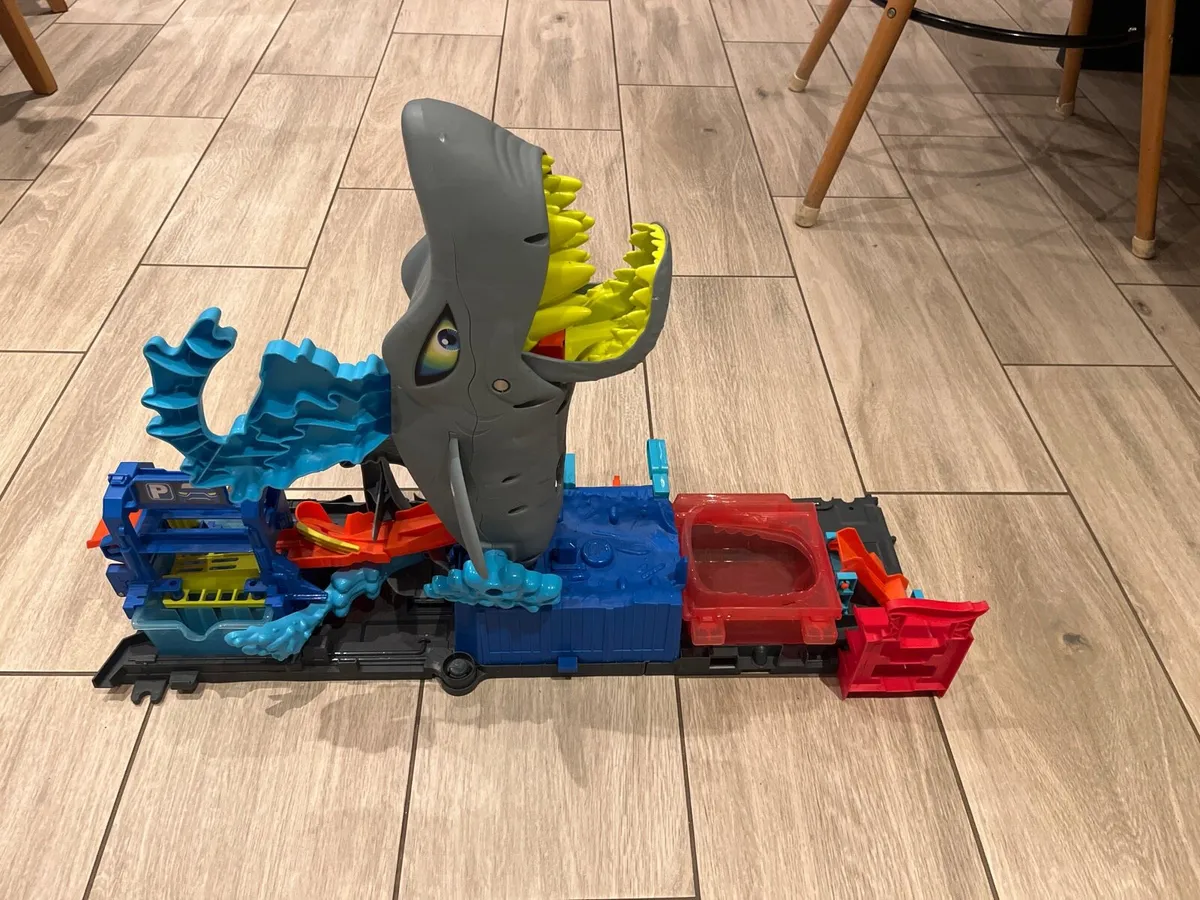 Hot wheels let’s race shark playset - Image 2