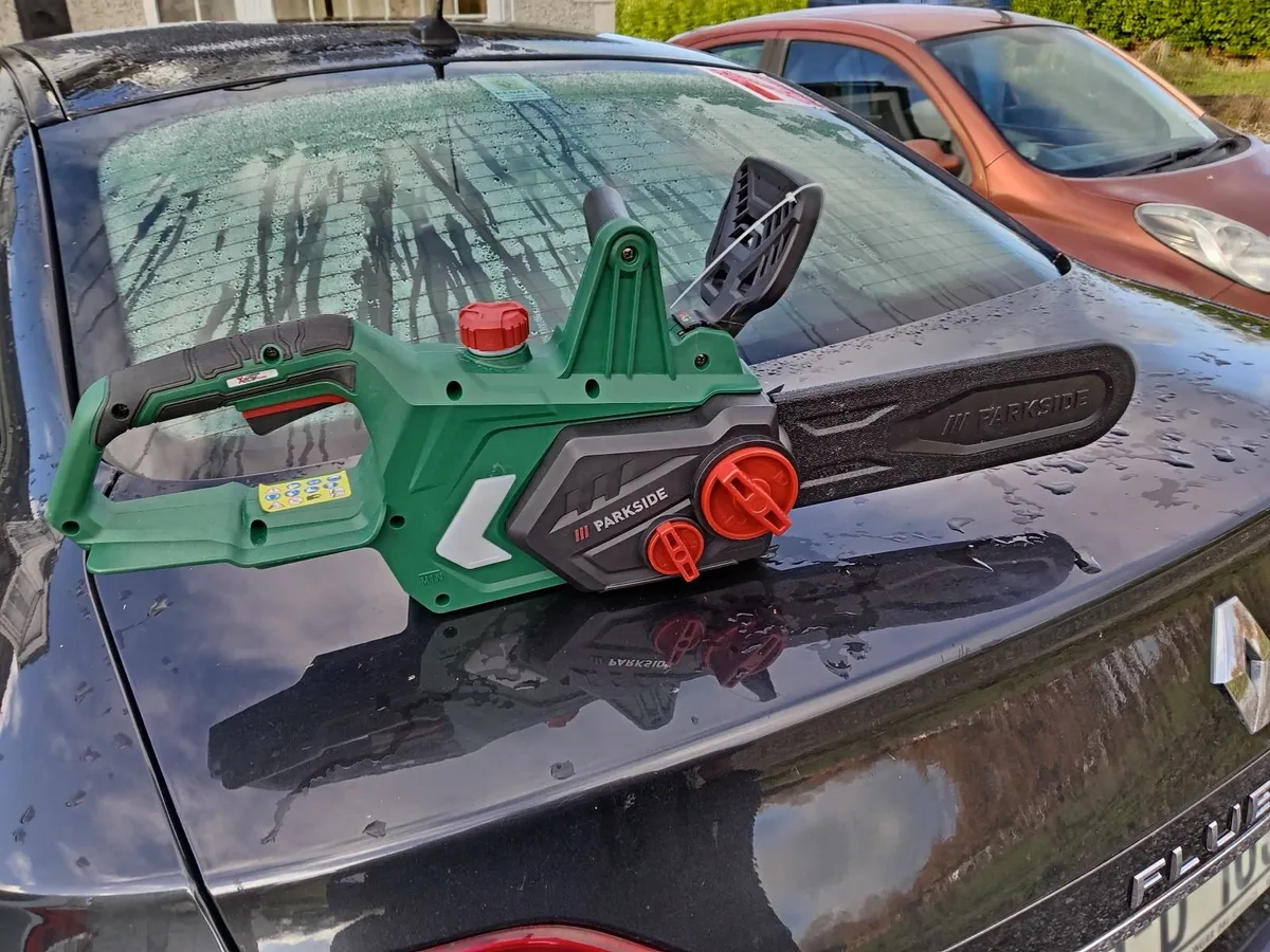 Battery operated chainsaw - Image 1