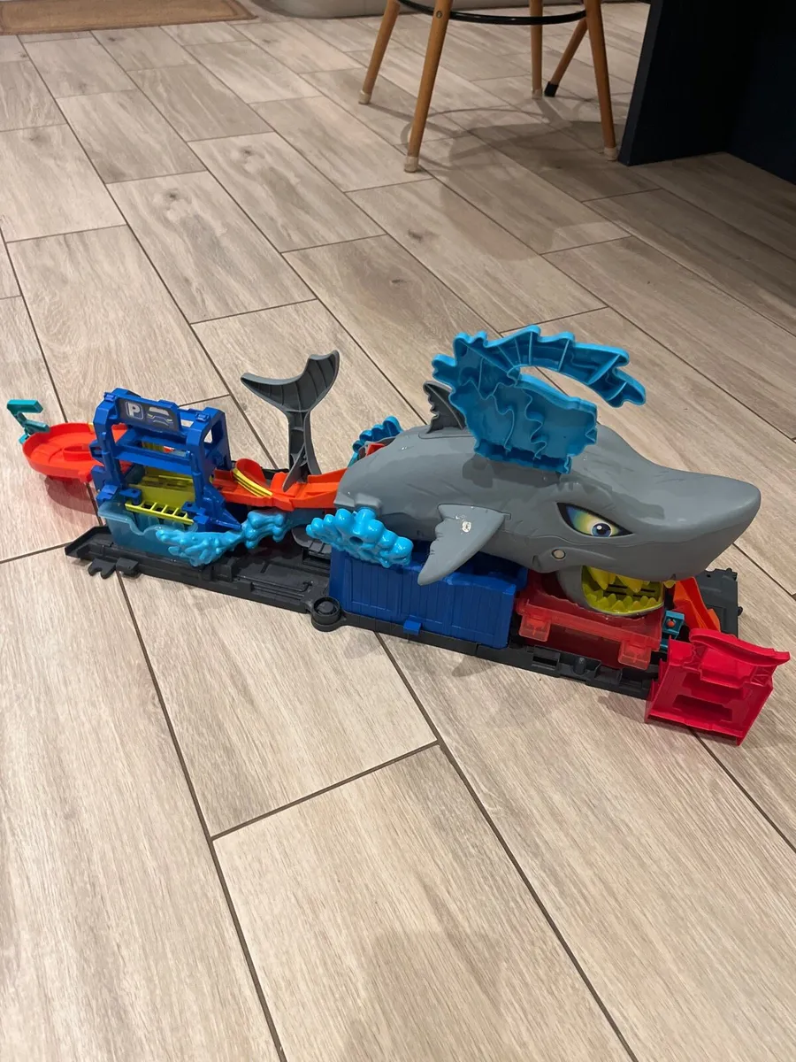 Hot wheels let’s race shark playset - Image 3