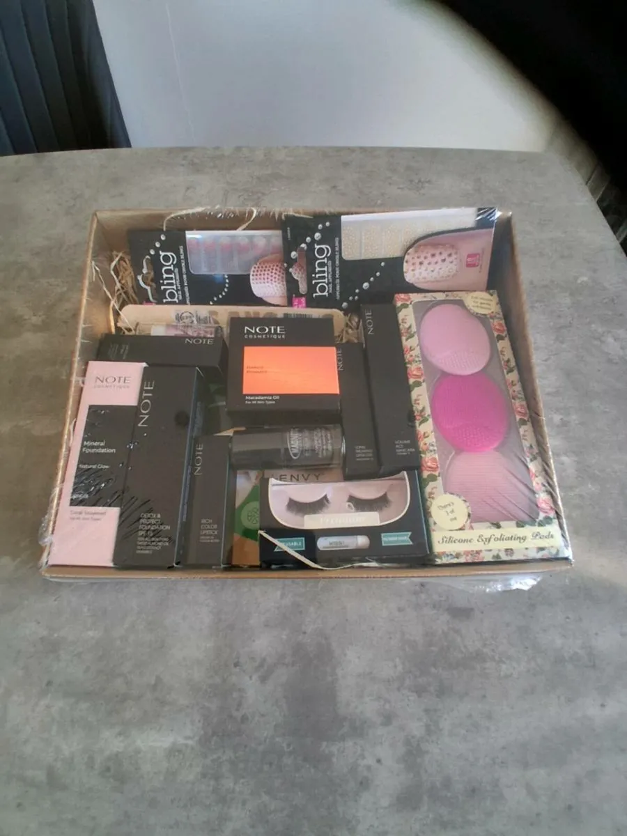 Make up sets for sale - Image 4