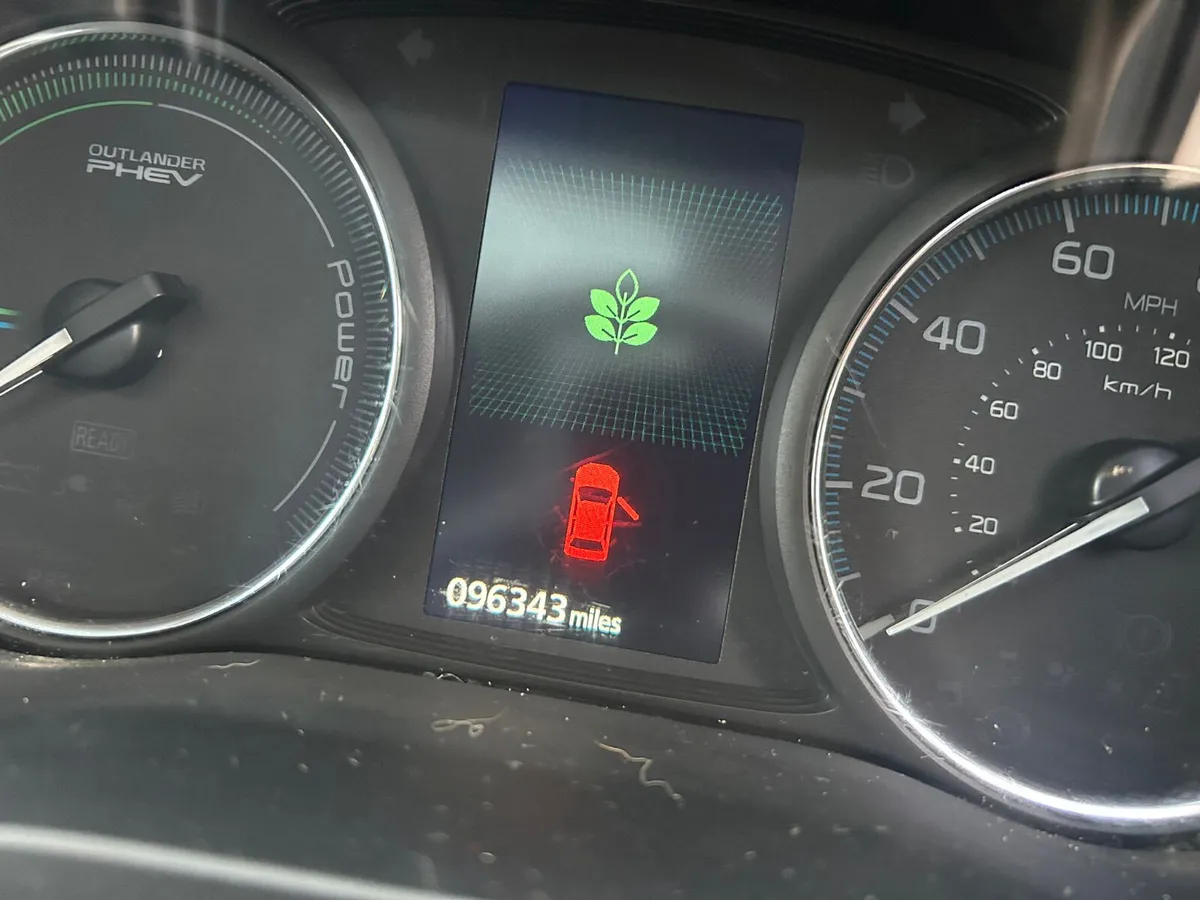 Mitsubishi Outlander 2015 hybrid automatic - Image 2