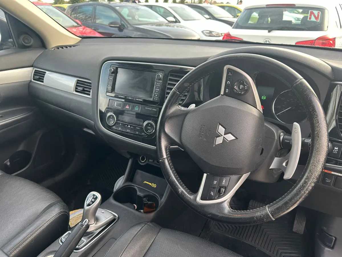 Mitsubishi Outlander 2015 hybrid automatic - Image 4