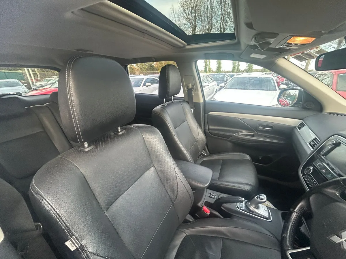 Mitsubishi Outlander 2015 hybrid automatic - Image 3