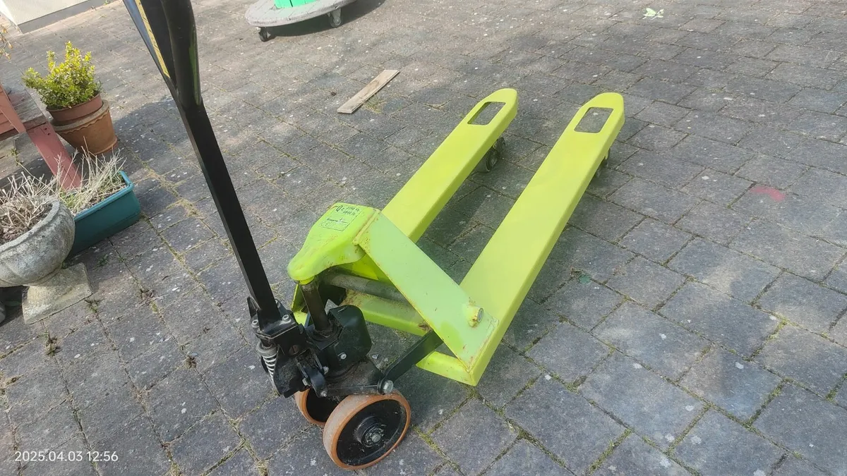 Pallet Truck - Image 1