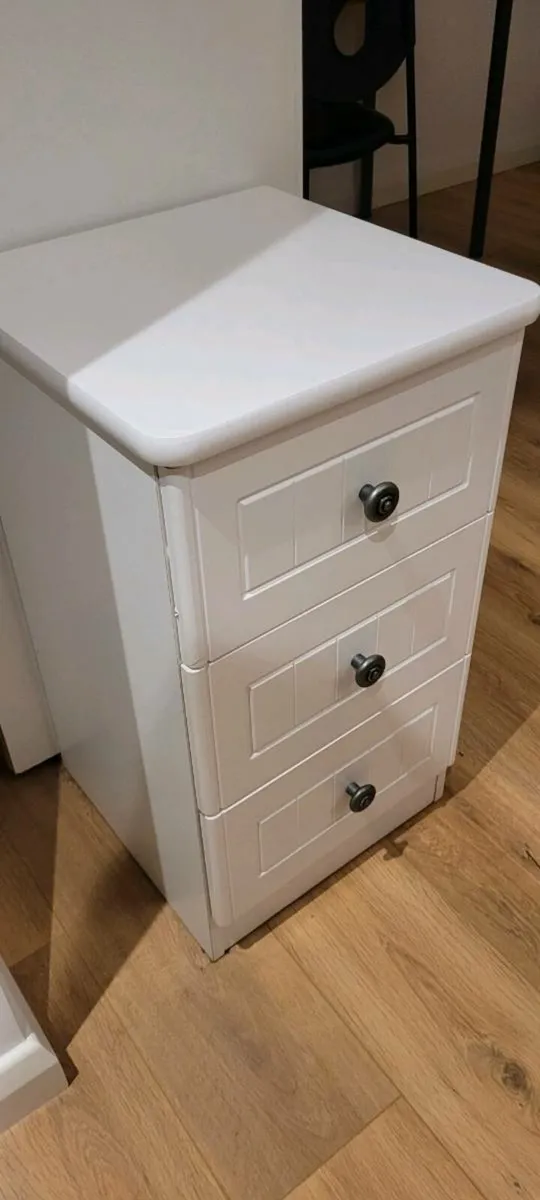 Matching Wardrobe and Drawers - Image 2