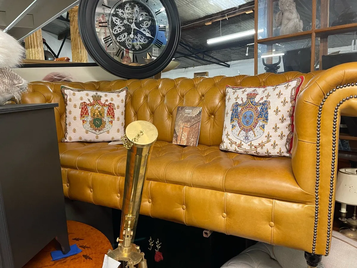 Fabulous Chesterfield sofa - Image 2