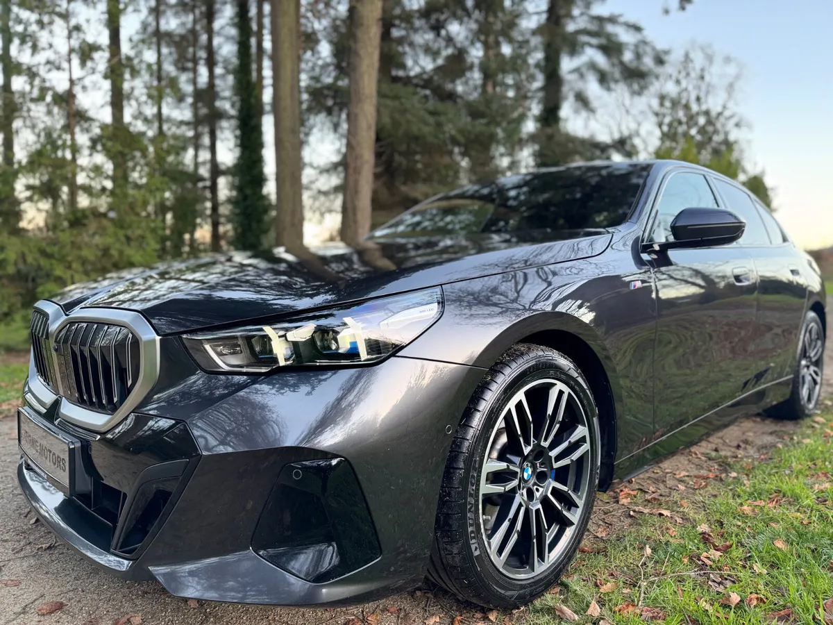 G60 520i MSPORT * 3D CAMERA PACK * - Image 1
