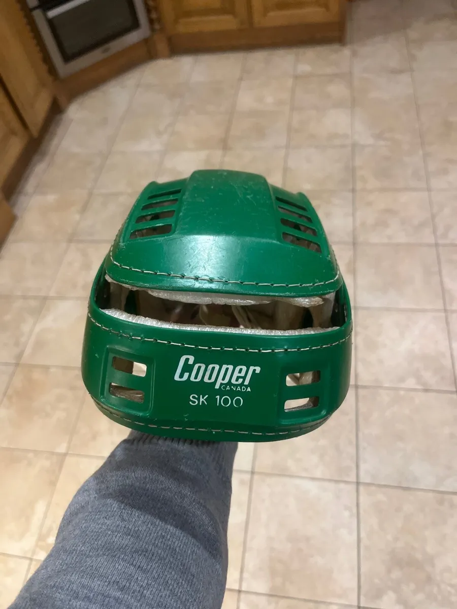 Oldstyle hurling helmet - Image 1