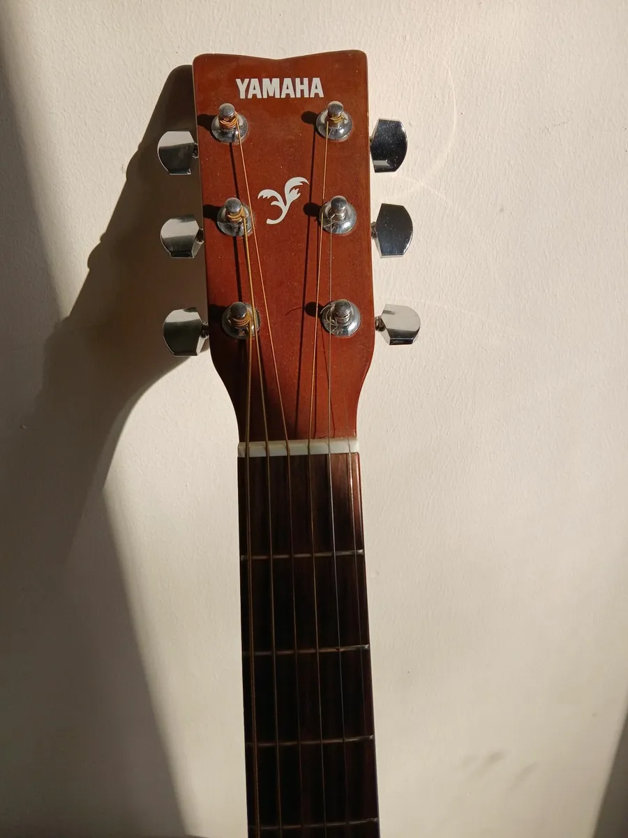 Yamaha guitar - Image 3