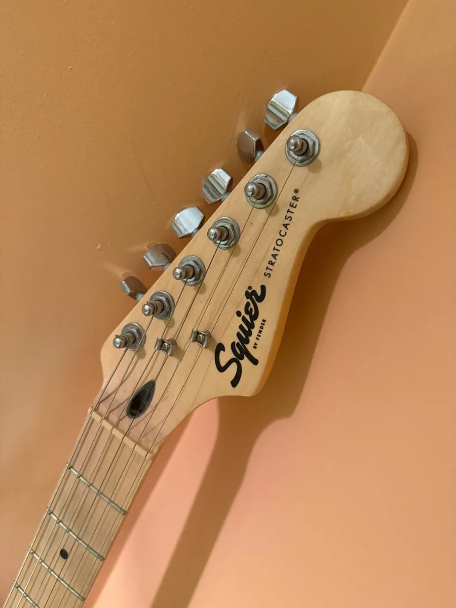 Electric guitar squire fender Stratocaster - Image 2