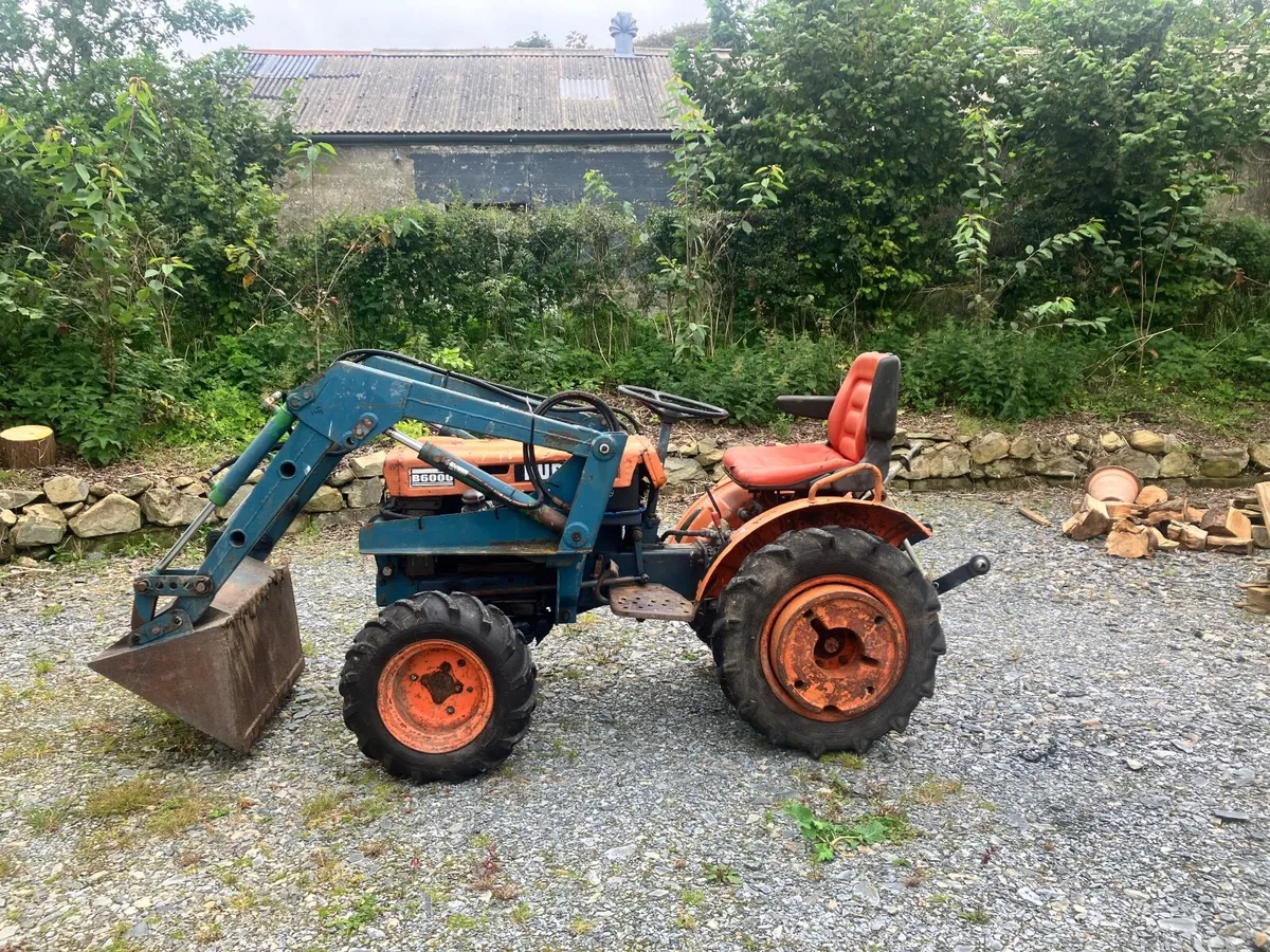 Kubota compact tractor - Image 1