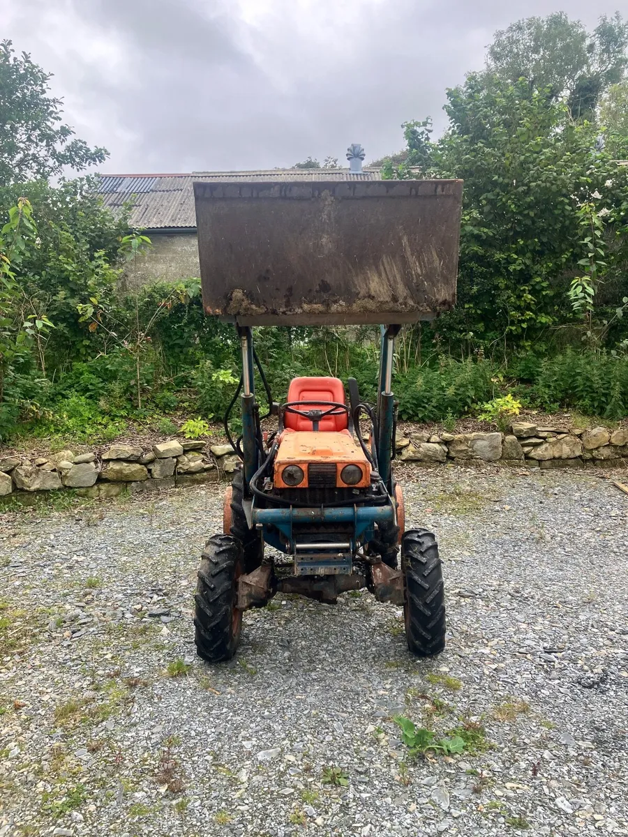 Kubota compact tractor - Image 3